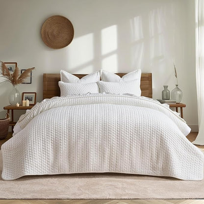 EVERGRACE Luxury Velvet Quilt Set King Size 3 Piece, Soft Cross-Stitch Velvet Comforter Set with Pillow Shams, Lightweight Coverlet Bedspread for All Seasons, Bright White