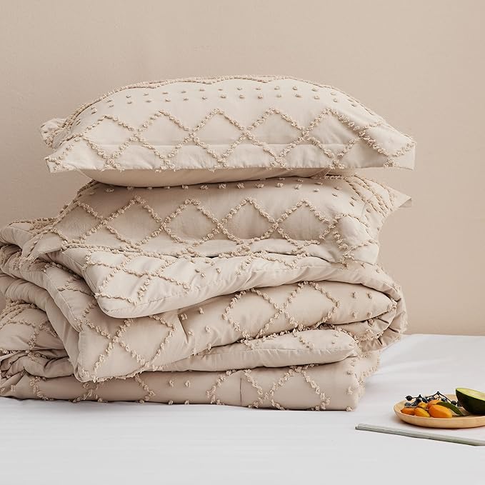 Bedsure Queen Comforter Set - Warm Tan Comforter, Boho Tufted Shabby Chic Bedding for Kids, 3 Pieces Vintage Farmhouse Bed Set for All Seasons, Fluffy Soft Bedding with 2 Pillow Shams