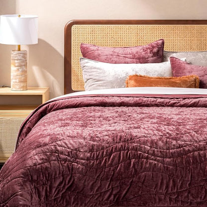 EVERGRACE Luxury Velvet Quilt King Size, Ultra Soft Wave Crushed Velvet Bedding Set, Lightweight Quilted Comforter Set for All Season, Oversized Bedspread Coverlet with 2 Shams, Burgundy