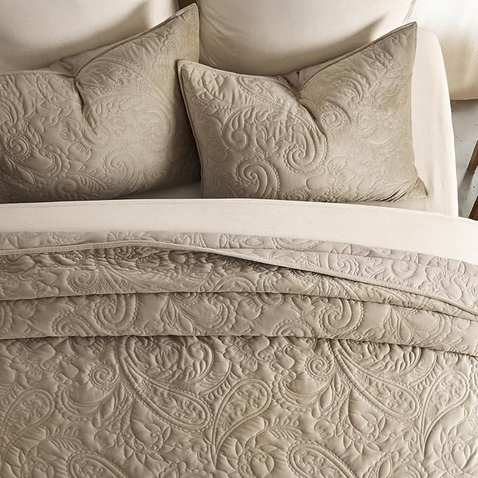 EVERGRACE Luxury Pearl Velvet Quilt Set Queen Size 3 Pieces, Soft Paisley-Stitch Velvet Comforter Set with Pillow Shams, Lightweight Bedspread Coverlet Bedding Set, Natural