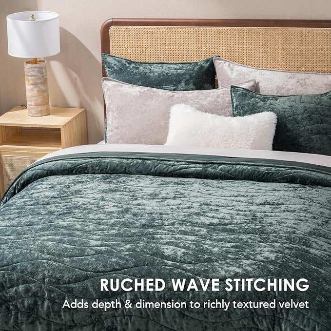 EVERGRACE Luxury Velvet Quilt King Size, Ultra Soft Wave Crushed Velvet Bedding Set, Lightweight Quilted Comforter Set for All Season, Oversized Bedspread Coverlet with 2 Shams, Dark Green