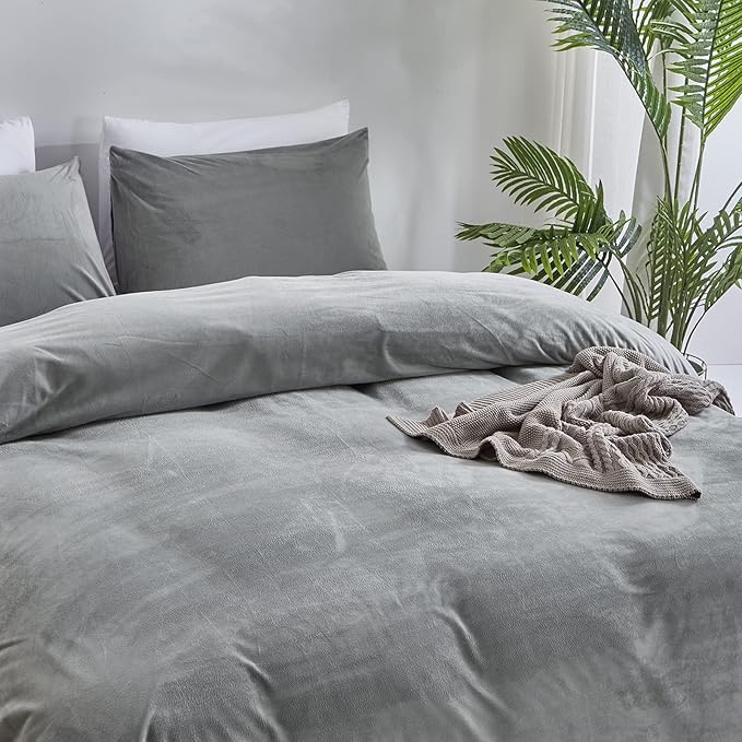 CLOTHKNOW Grey Fluffy California King Comforter Set Velvet Bedding Comforter Sets Soft Gray Comforter Grey Comforter with 2 x Pillow Cases