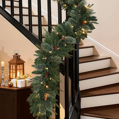 SHareconn Paquete de 2 guirnaldas de Navidad preiluminadas de 6 pies, Christmas cedro rústico natural con decoración de conos de pino y luces LED multicolores, temporizador a pilas para chimenea, decoración de