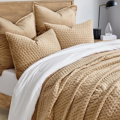 EVERGRACE Luxury Velvet Quilt Set King Size 3 Piece, Soft Cross-Stitch Velvet Comforter Set with Pillow Shams, Lightweight Coverlet Bedspread Bedding Set for All Seasons, Camel