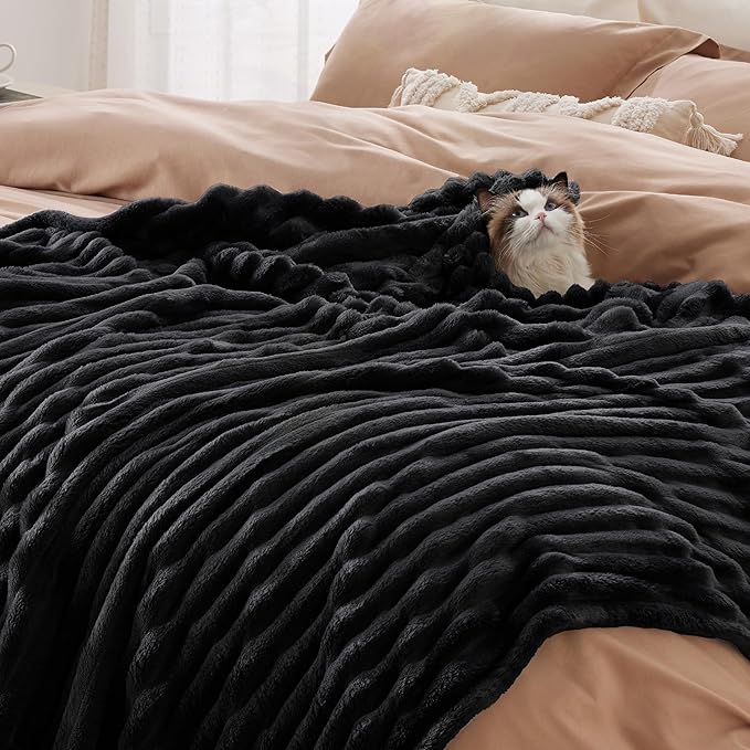 Bedsure GentleSoft Black Blanket Full Size for Bed - Cozy Soft Blankets for Women, Cute Large Fleece Throws for Girls, 84x90 Inches