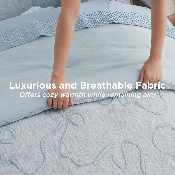 Bedsure Full Comforter Set, Dusty Blue Boho Tufted Bed Set, 3D Puffy Jacquard Bedding Full Size, 3 Pieces, 1 Farmhouse Shabby Chic Embroidery Comforter with Bow Pattern & 2 Pillow Cases