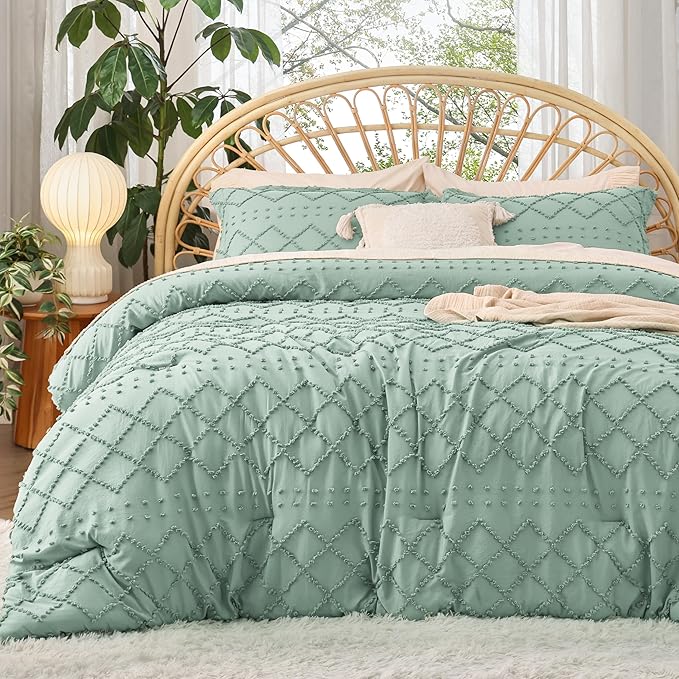 Bedsure Queen Comforter Set - Sage Green Comforter, Boho Tufted Shabby Chic Bedding for Kids, 3 Pieces Vintage Farmhouse Bed Set for All Seasons, Fluffy Soft Bedding with 2 Pillow Shams