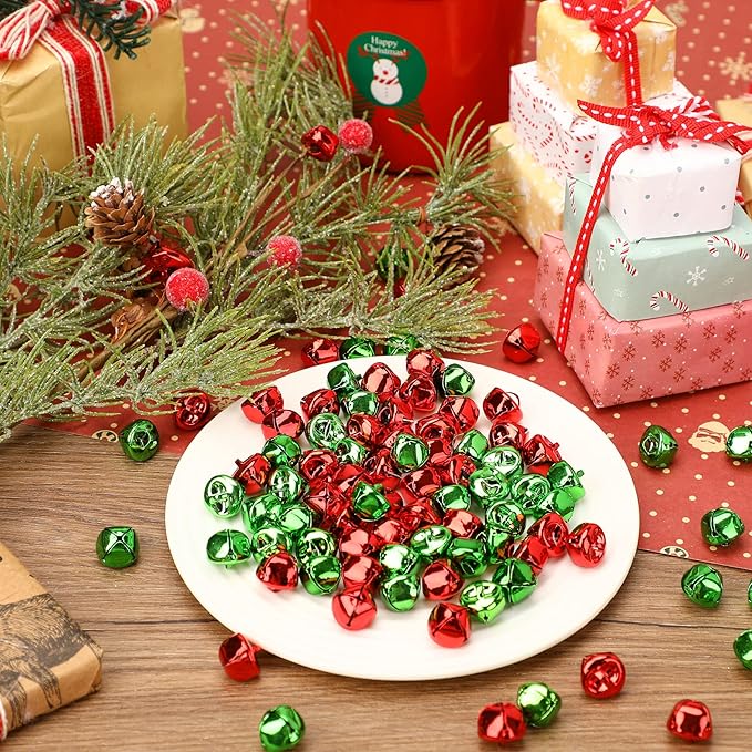 Augshy 200 Pieces Jingle Bells 3/5Inch Craft Bell Bulk for Christmas Home and Pet Decorations Xmas Decor Party Favors Supplies (Red and Green)