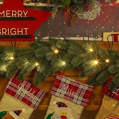 Guirnalda de Navidad preiluminada de 9 pies, Christmas guirnalda de pino Norfolk artificial iluminada con luces multicolor, guirnalda a pilas para manto, escaleras, mesa, chimenea, decoraciones de Navidad