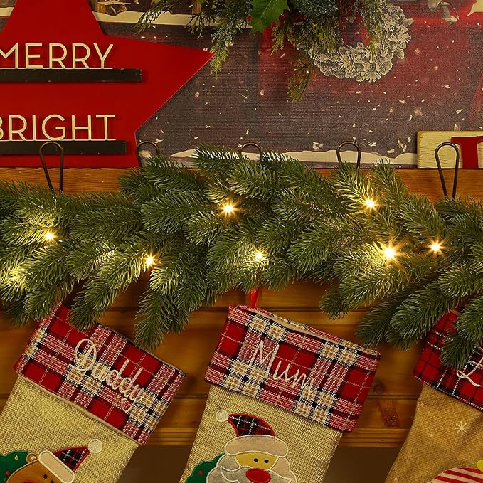 2 guirnaldas de Navidad preiluminadas de 6 pies Christmas guirnalda de pino Norfolk artificial iluminada con luces multicolor, guirnalda a pilas para manto, escaleras, mesa, chimenea, decoración de Navidad al