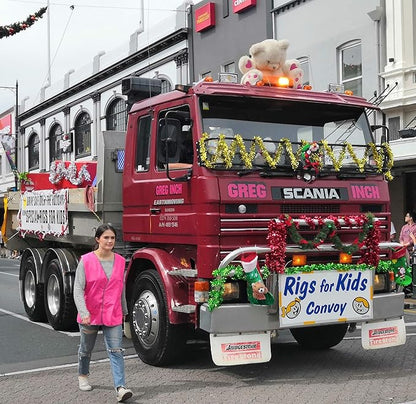 25 ft Long Roll Gold Tinsel Twist Garland, Shiny Metallic Foil Decorations for Parade Floats, Halloween, Christmas Eve, New Year Parties (4" x 25' roll, Gold)