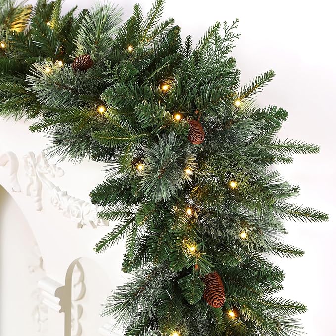 SHareconn Paquete de 2 guirnaldas de Navidad preiluminadas de 6 pies, Christmas cedro rústico natural con decoración de conos de pino y luces LED multicolores, temporizador a pilas para chimenea, decoración de