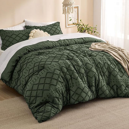 Bedsure Queen Comforter Set - Olive Green Comforter, Boho Tufted Shabby Chic Bedding for Kids, 3 Pieces Vintage Farmhouse Bed Set for All Seasons, Fluffy Soft Bedding with 2 Pillow Shams