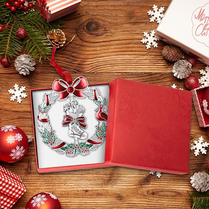 Christmas Dated Ornament 2025 for Xmas Tree Decorations, 2025 Christmas Wreath Ornament with Rotatable Stockings for Holiday Decorative Keepsake Gift