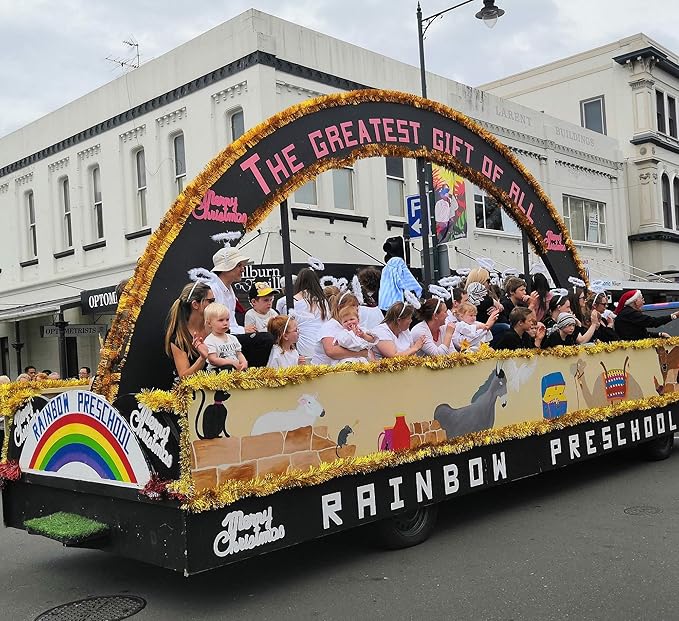 25 ft Long Roll Gold Tinsel Twist Garland, Shiny Metallic Foil Decorations for Parade Floats, Halloween, Christmas Eve, New Year Parties (4" x 25' roll, Gold)