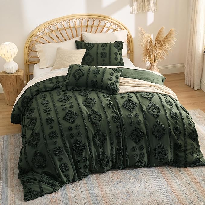 Bedsure Queen Size Comforter Set - Dark Green Tufted Boho Bed Set, Farmhouse Shabby Chic Embroidery Bedding for All Seasons, 3 Pieces, 1 Soft Jacquard Queen Comforter and 2 Pillow Shams