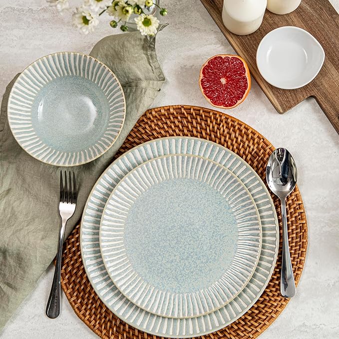 Bzyoo 12-Piece Reactive Blue Ceramic Dinnerware Set Bali Breeze Blue Elegant Table Setting for Every Occasion - Microwave & Dishwasher Safe Stackable