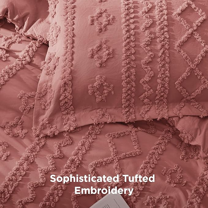 Bedsure Tufted Boho Comforter Set Queen Size - Grayish Pink Boho Bed Set, GentleSoft™ 3 Pieces Farmhouse Shabby Chic Embroidery Bedding, Gifts for Woman, Soft Jacquard Queen Comforter for All Seasons