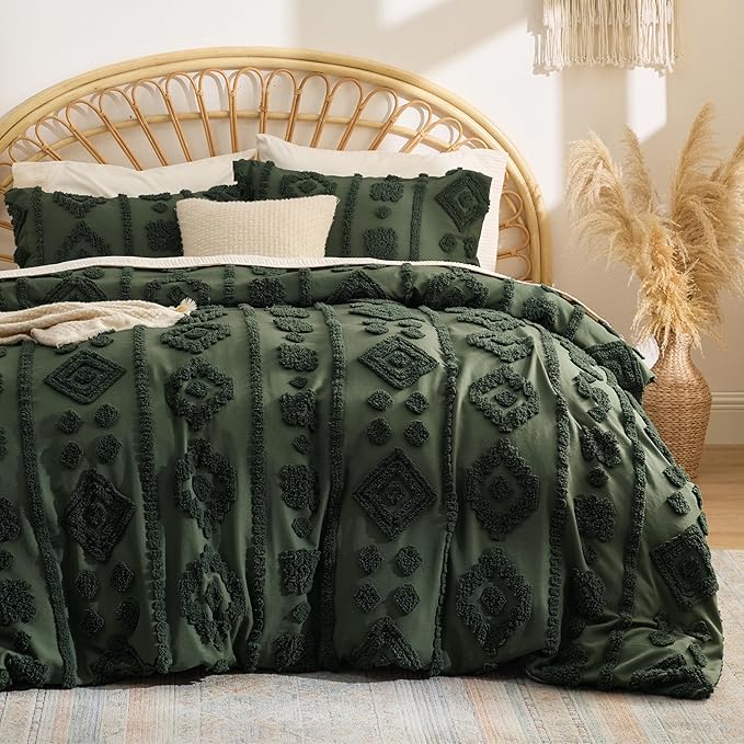 Bedsure Queen Size Comforter Set - Dark Green Tufted Boho Bed Set, Farmhouse Shabby Chic Embroidery Bedding for All Seasons, 3 Pieces, 1 Soft Jacquard Queen Comforter and 2 Pillow Shams
