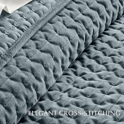 EVERGRACE Luxury Velvet Quilt Bedding Set King Size 3 Pieces with Pillow Shams, Soft Cross-Stitch Velvet Comforter Set, Lightweight Coverlet Bedspread for All Seasons, Stormy Blue